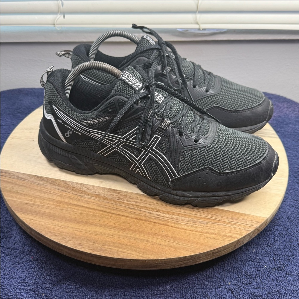 ASICS Venture 8 Men's Black and White Athletic Shoes (Men’s 9)